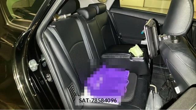 Toyota PRIUS 2015-06 8281510-6