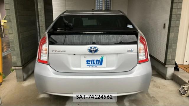 Toyota PRIUS 2012-01 8281511-1