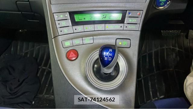 Toyota PRIUS 2012-01 8281511-14