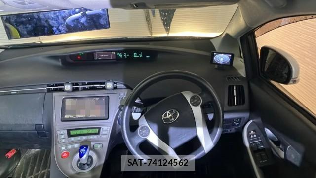 Toyota PRIUS 2012-01 8281511-16