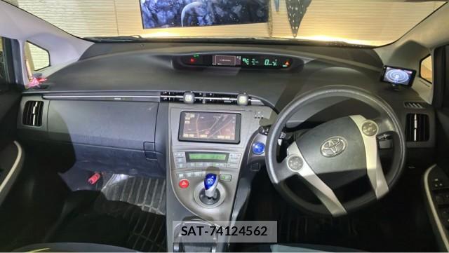 Toyota PRIUS 2012-01 8281511-2