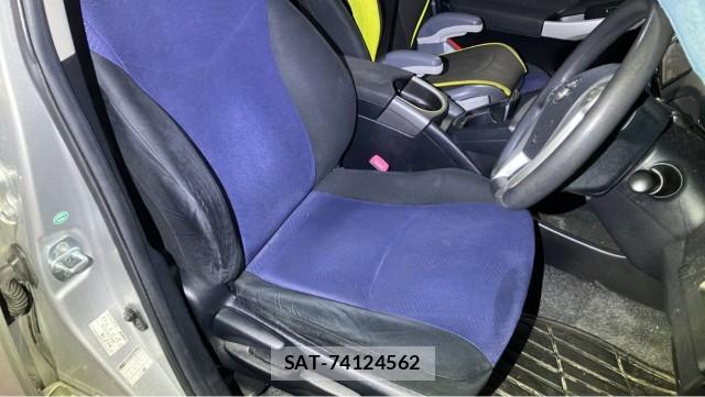 Toyota PRIUS 2012-01 8281511-5