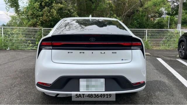 Toyota PRIUS 2023-09 8281544-1