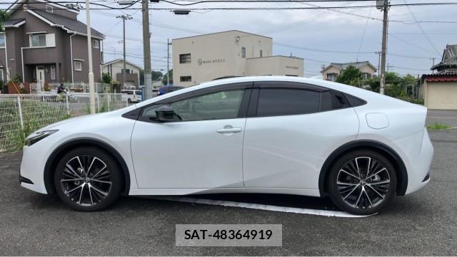 Toyota PRIUS 2023-09 8281544-10