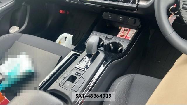 Toyota PRIUS 2023-09 8281544-14