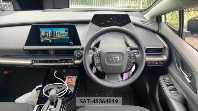 Toyota PRIUS 2023-09 8281544-16