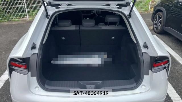 Toyota PRIUS 2023-09 8281544-17