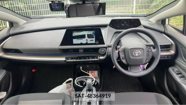 Toyota PRIUS 2023-09 8281544-2
