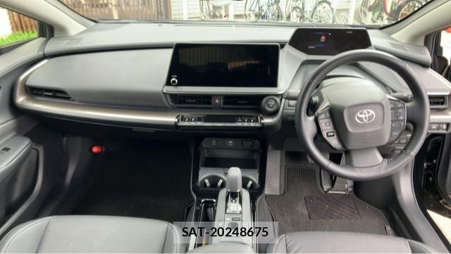 Toyota PRIUS 2023-05 8281558-2