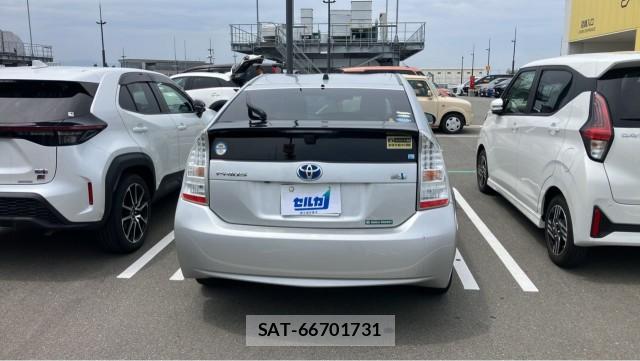 Toyota PRIUS 2010-04 8281571-1