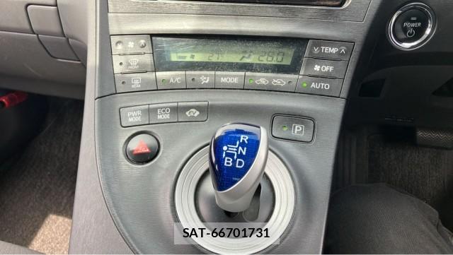 Toyota PRIUS 2010-04 8281571-14
