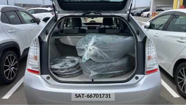 Toyota PRIUS 2010-04 8281571-17