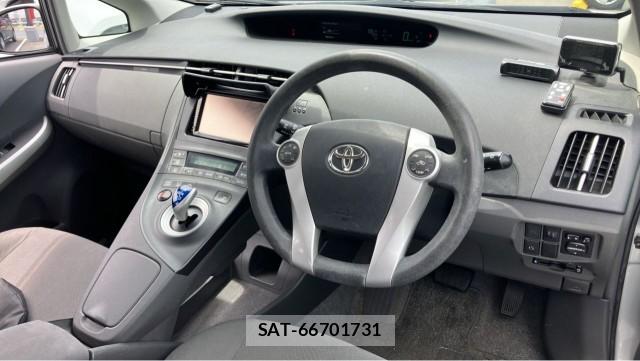 Toyota PRIUS 2010-04 8281571-2