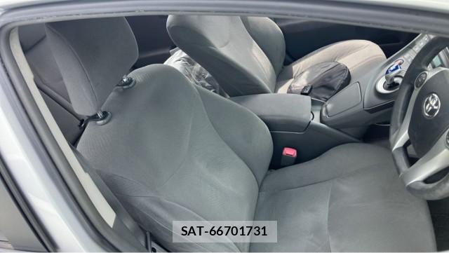 Toyota PRIUS 2010-04 8281571-5