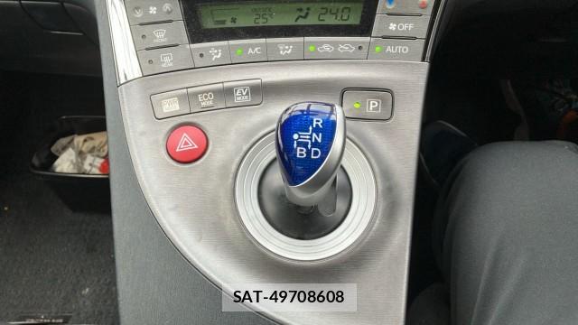 Toyota PRIUS 2013-12 8281603-14