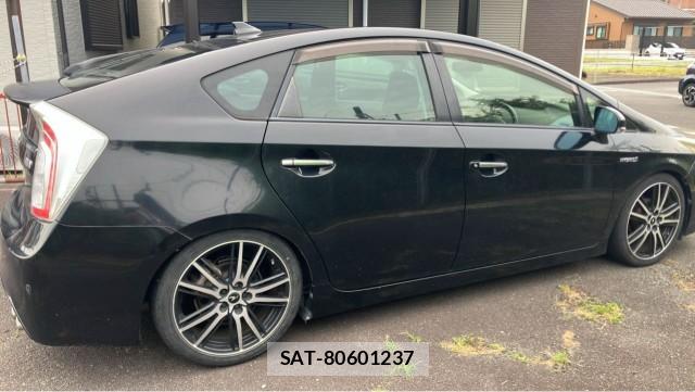Toyota PRIUS 2013-05 8281604-10