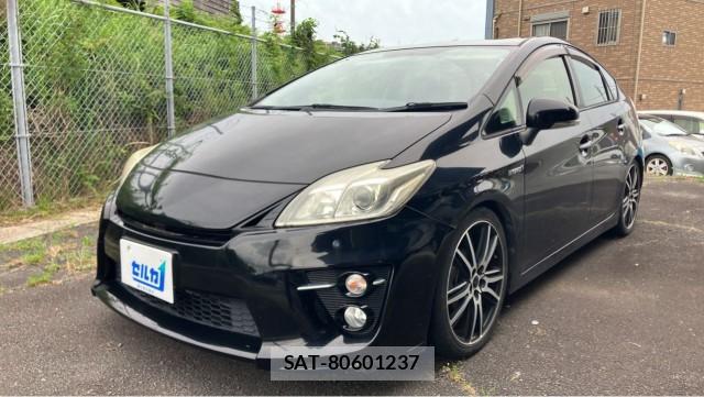 Toyota PRIUS 2013-05 8281604-11