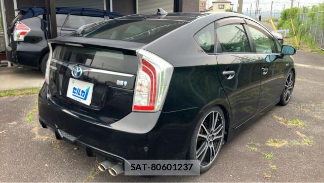 Toyota PRIUS 2013-05 8281604-13