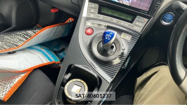Toyota PRIUS 2013-05 8281604-14