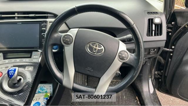 Toyota PRIUS 2013-05 8281604-16