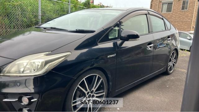 Toyota PRIUS 2013-05 8281604-3