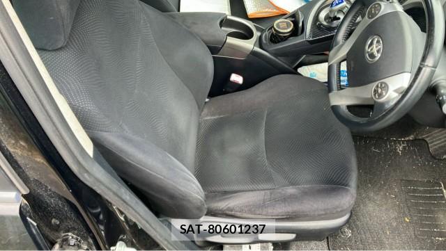 Toyota PRIUS 2013-05 8281604-5