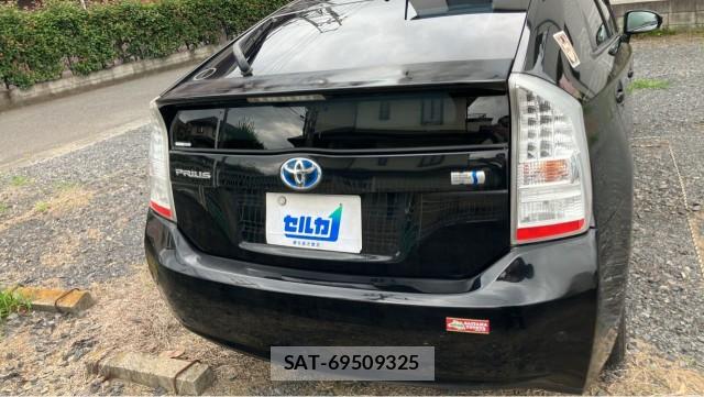 Toyota PRIUS 2011-12 8281605-1
