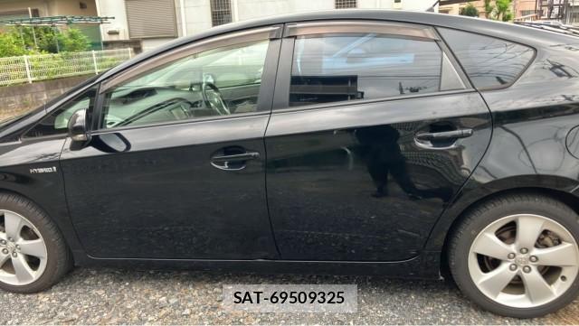 Toyota PRIUS 2011-12 8281605-10