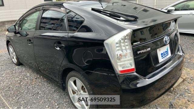 Toyota PRIUS 2011-12 8281605-13