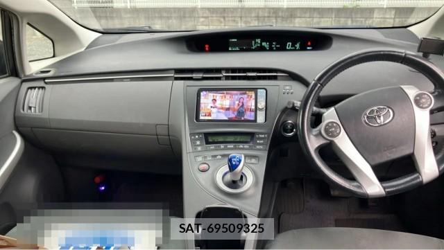 Toyota PRIUS 2011-12 8281605-2