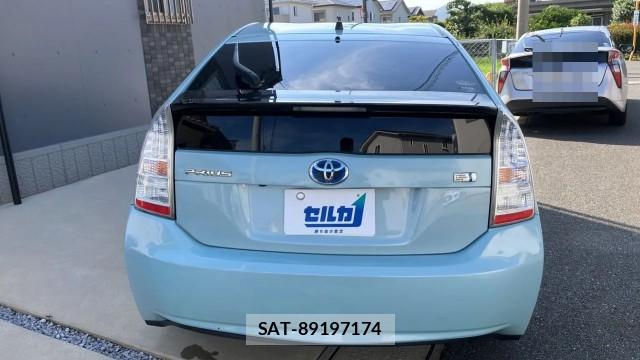 Toyota PRIUS 2009-05 8281755-1