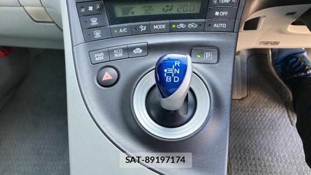 Toyota PRIUS 2009-05 8281755-14