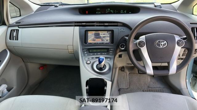 Toyota PRIUS 2009-05 8281755-2