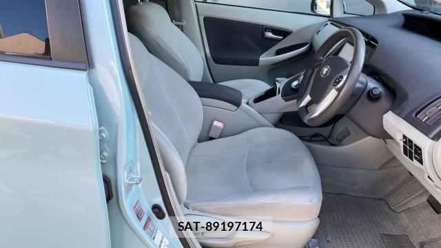 Toyota PRIUS 2009-05 8281755-5