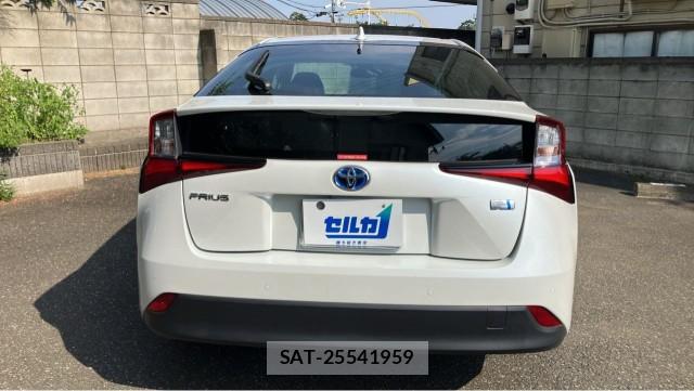 Toyota PRIUS 2021-11 8281813-1