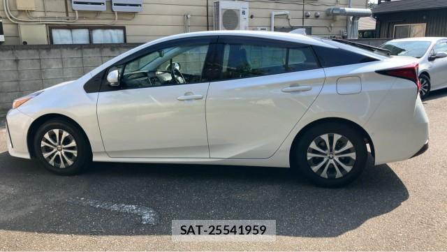 Toyota PRIUS 2021-11 8281813-10