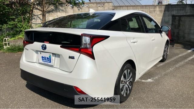 Toyota PRIUS 2021-11 8281813-12