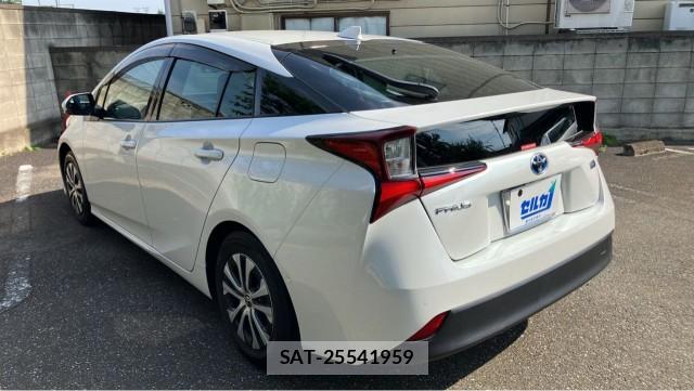 Toyota PRIUS 2021-11 8281813-13