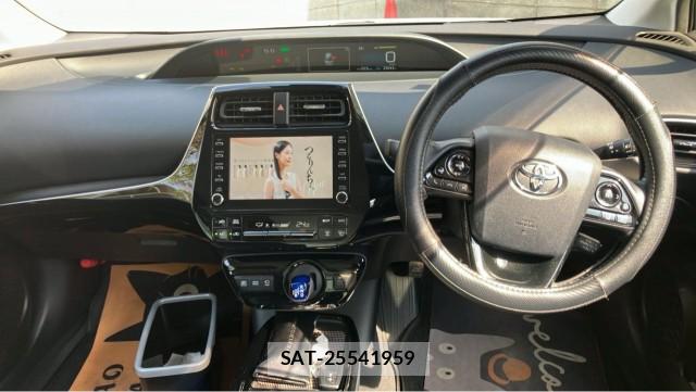 Toyota PRIUS 2021-11 8281813-16