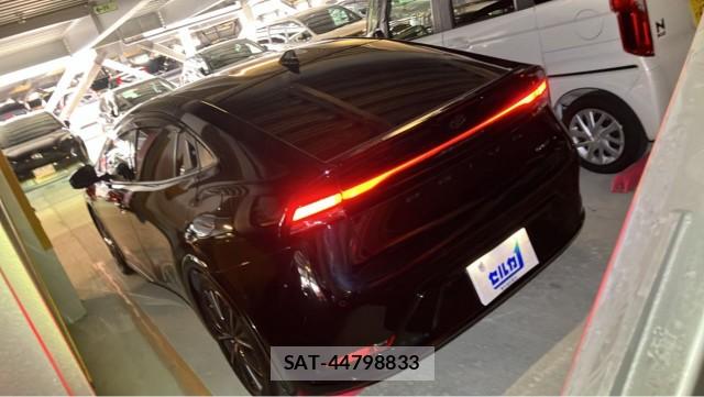 Toyota PRIUS 2023-10 8281817-13