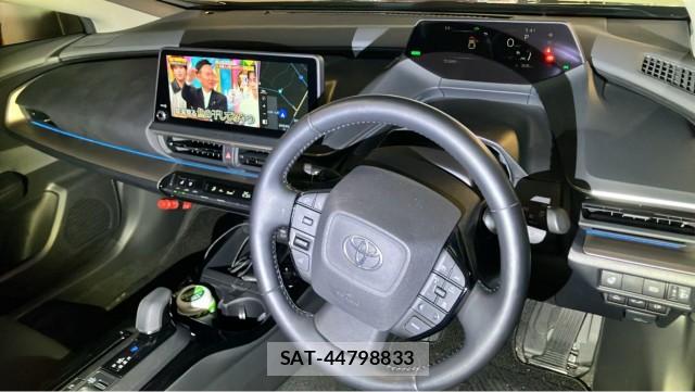 Toyota PRIUS 2023-10 8281817-2