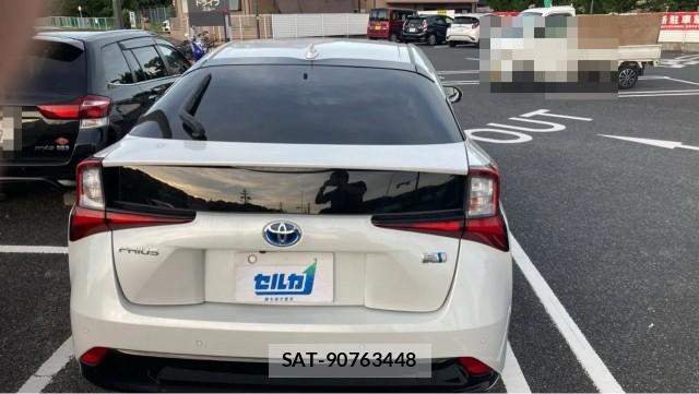 Toyota PRIUS 2021-10 8281855-1