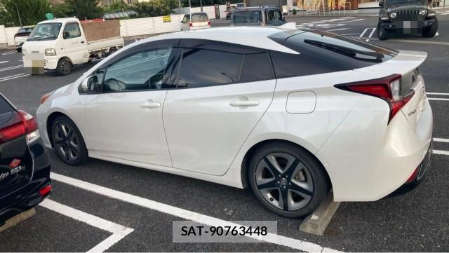 Toyota PRIUS 2021-10 8281855-10