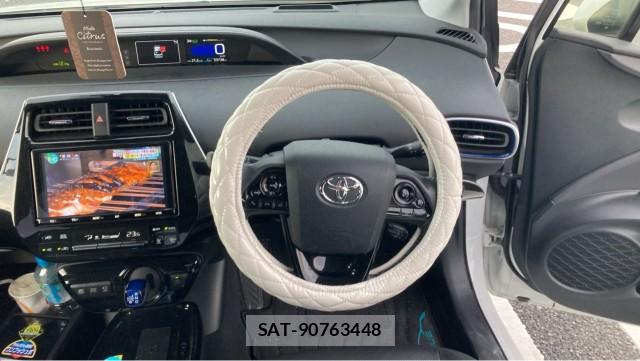 Toyota PRIUS 2021-10 8281855-16