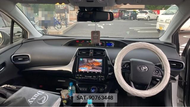 Toyota PRIUS 2021-10 8281855-2