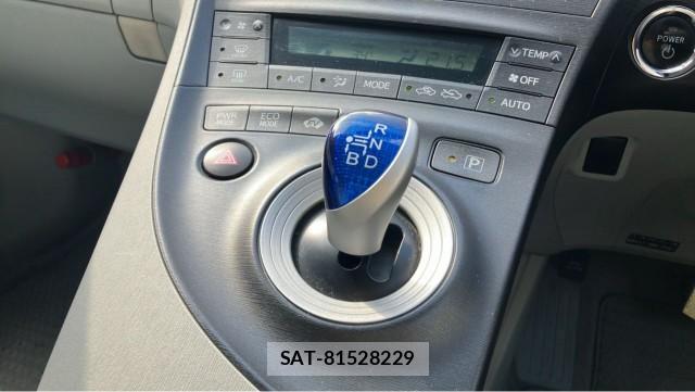 Toyota PRIUS 2009-06 8281909-14