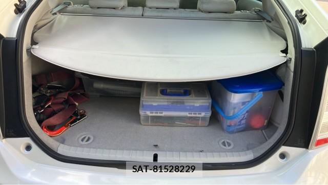 Toyota PRIUS 2009-06 8281909-17