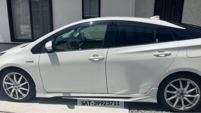 Toyota PRIUS 2018-12 8281940-10