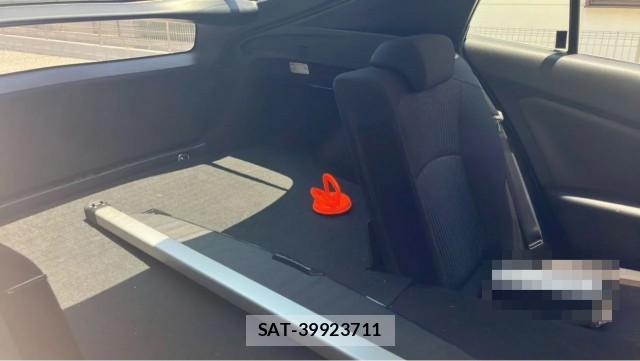 Toyota PRIUS 2018-12 8281940-6