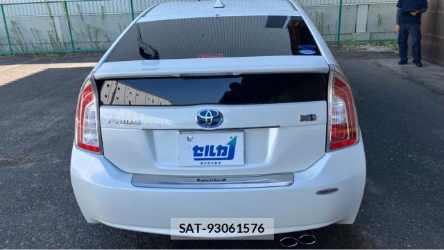 Toyota PRIUS 2012-08 8282078-1